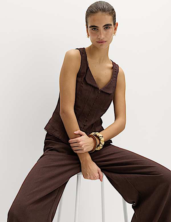 חולצה מבד עשיר בפשתן עם עיטור כפתורים ותחרה - IL