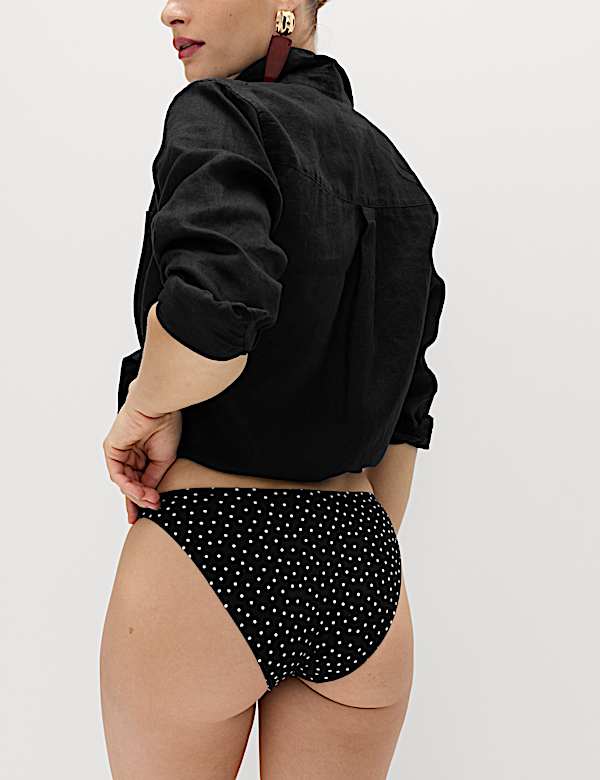 Hoog uitgesneden bikinibroekje met print - NL