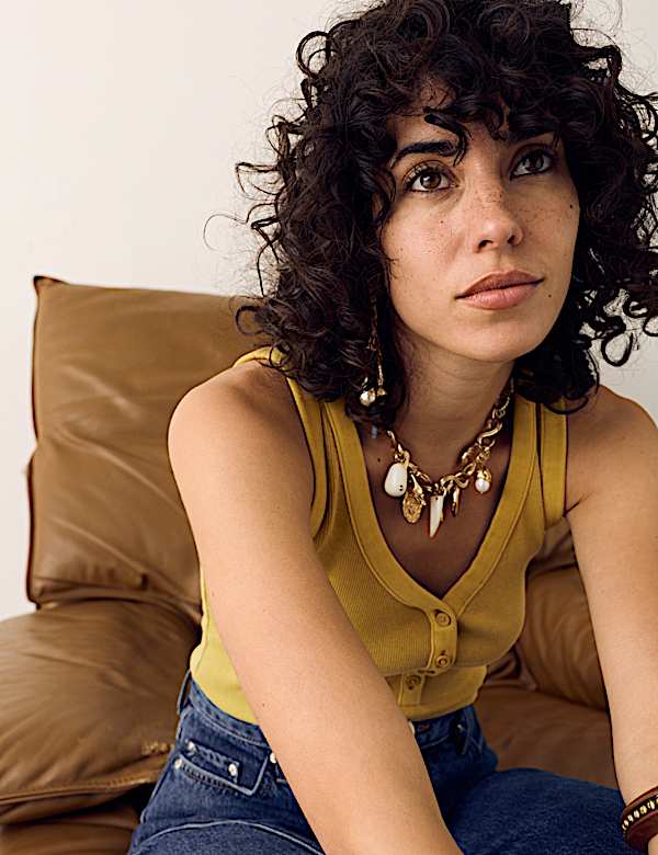 גופייה מתערובת כותנה ומודל עם צווארון הנלי ומחשוף עגול ורחב - IL