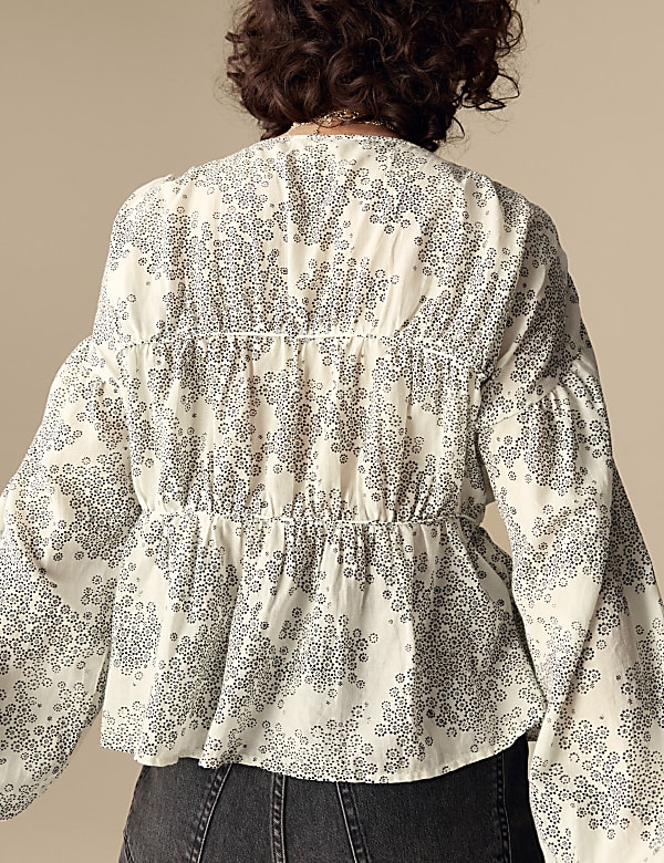 Katoenrijke blouse met V-hals, naaddetail en print - NL