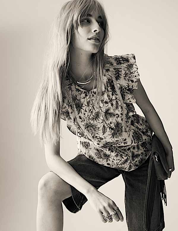 Top s krajkovou vložkou, volánem a potiskem - CZ