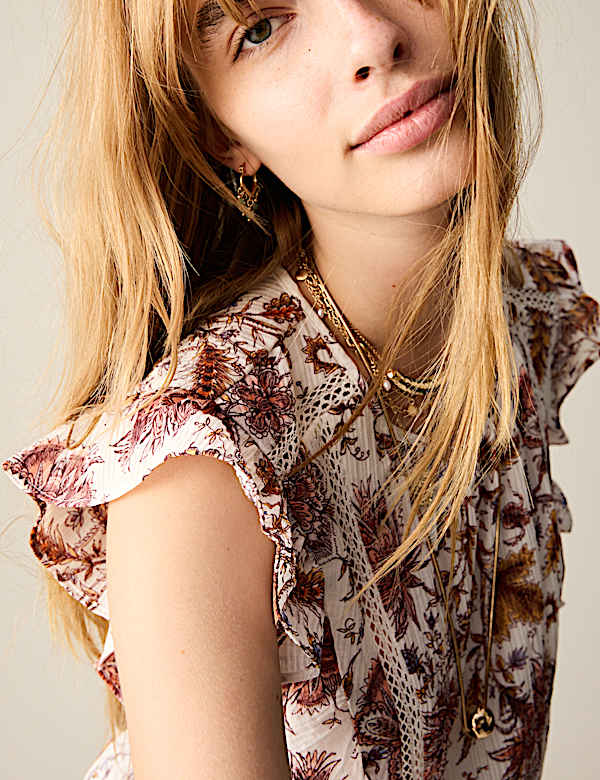 Top s krajkovou vložkou, volánem a potiskem - CZ