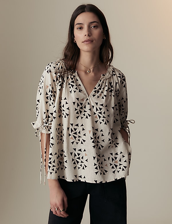 Linnenrijke blouse met pofmouwen en geometrisch motief - NL