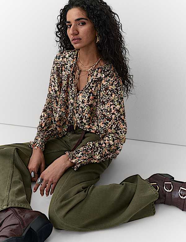 Blouse met ruches en bloemmotief - NL