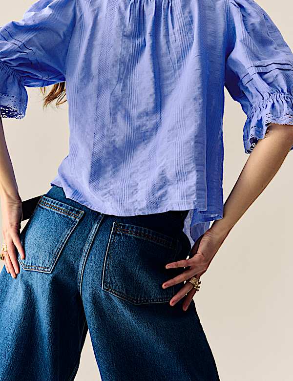 Chemisier en coton &agrave; manches bouffantes, col carr&eacute; et d&eacute;tail en dentelle - CA