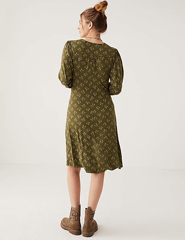 Jersey Floral V-Neck Knee Length Tea Dress