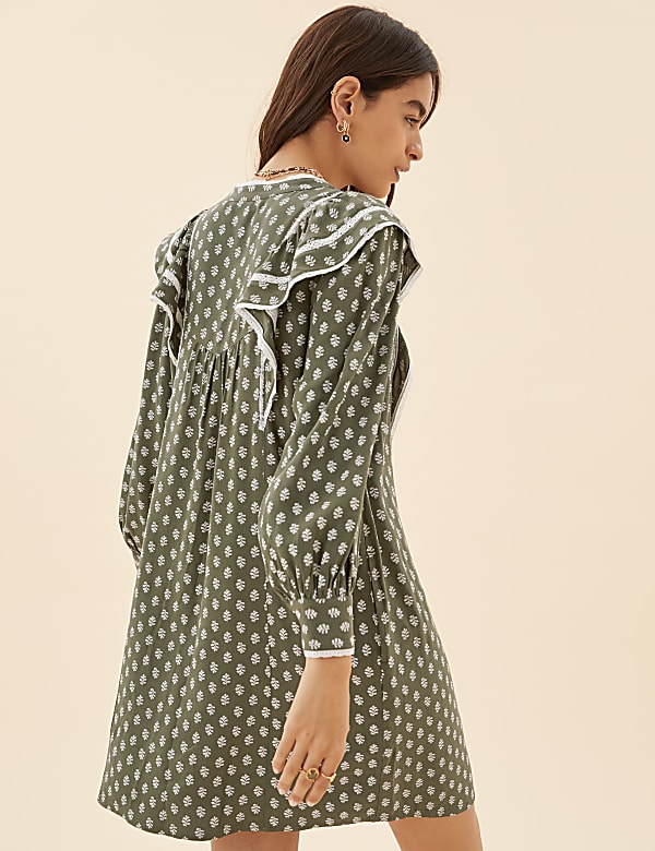 Leaf Print Pintuck Knee Length Shift Dress
