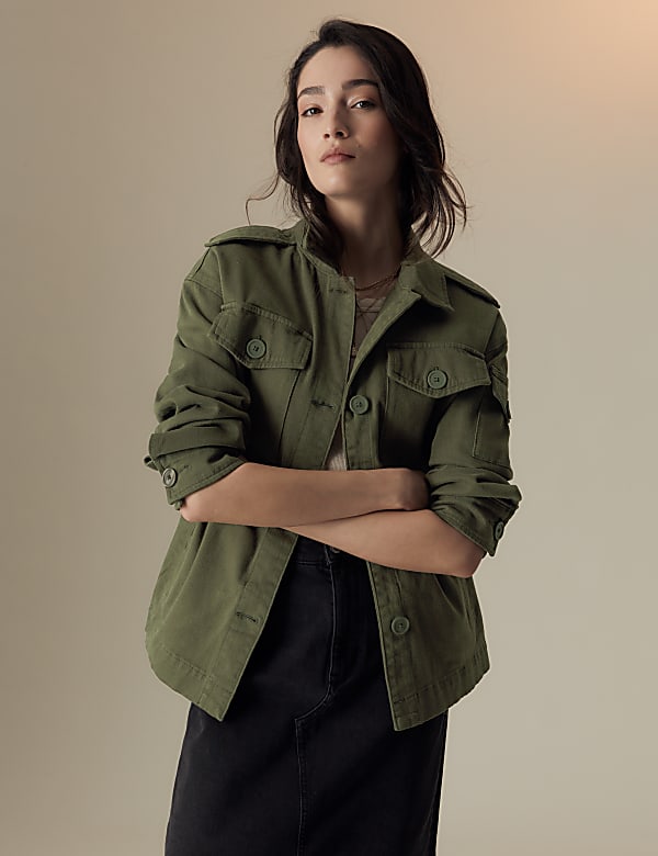 Jacke im Utility Stil mit hohem Baumwollanteil und Kragen HUNTER GREEN Jacken M S DE