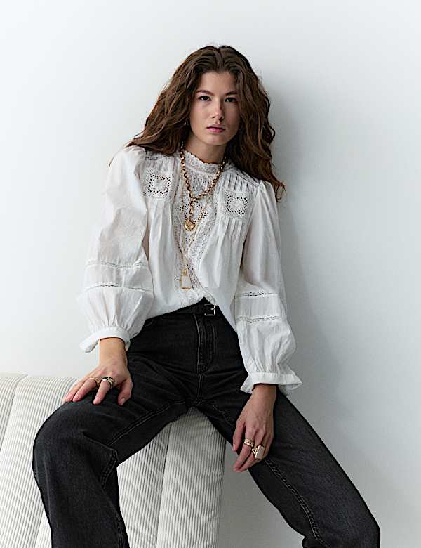 Knöchellange Jeans in mittlerer Höhe mit geradem Bein - DE