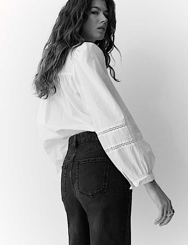 Knöchellange Jeans in mittlerer Höhe mit geradem Bein - DE