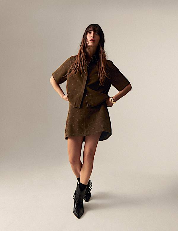 Minijupe crayon en daim à motif brodé - BE