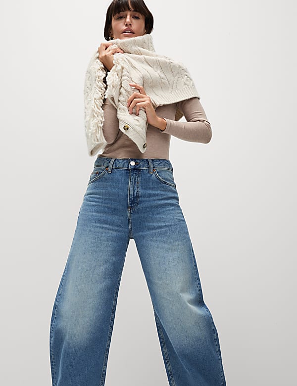 Mid Rise Relaxed Horseshoe Jeans