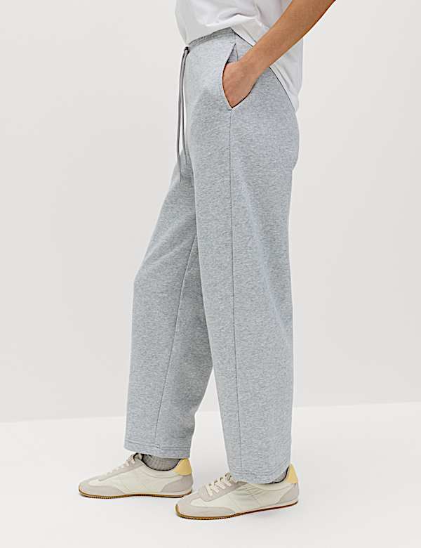 Tepl&aacute;ky ke kotn&iacute;kům s nohavicemi mrkv&aacute;čov&eacute;ho stylu a vysok&yacute;m pod&iacute;lem bavlny - CZ