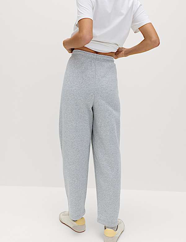 Tepl&aacute;ky ke kotn&iacute;kům s nohavicemi mrkv&aacute;čov&eacute;ho stylu a vysok&yacute;m pod&iacute;lem bavlny - CZ