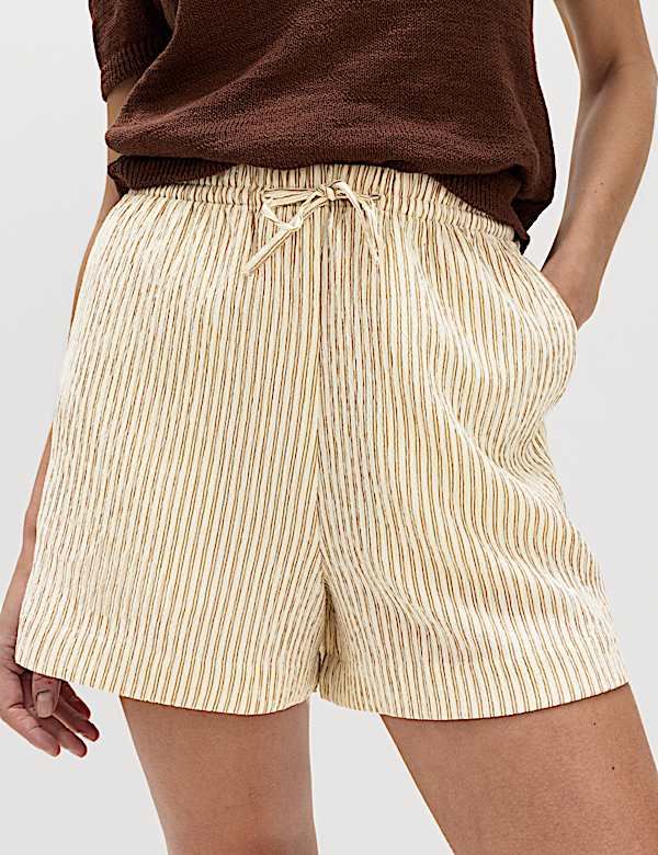 Striped Shorts - UA