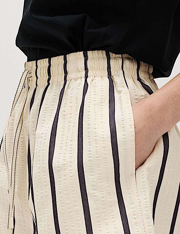 Cotton Blend Seersucker Striped Shorts - NO
