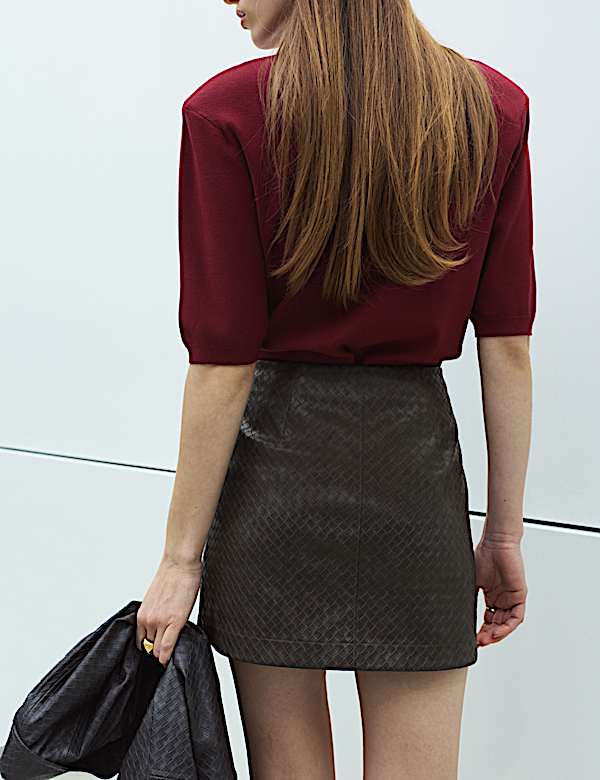 Sk&oacute;ropodobna sp&oacute;dnica trapezowa z efektem plecionki - PL