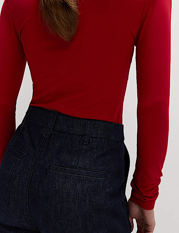 Hochwertige Denimhose mit hohem Bund - DE