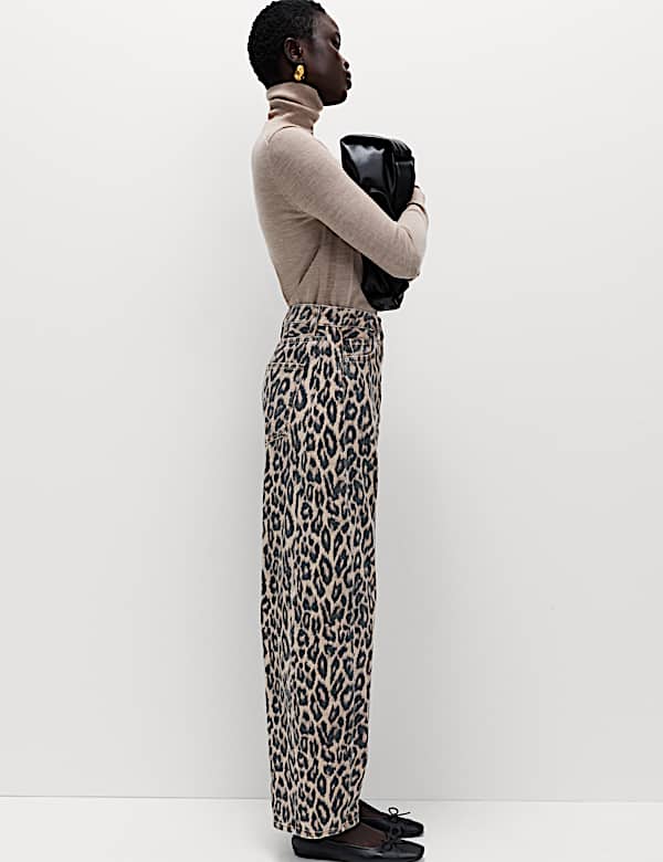 Jeans barrel de talle medio con estampado de animales - US