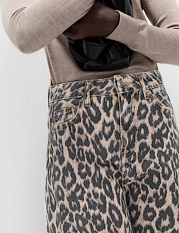 Jeans barrel de talle medio con estampado de animales - US