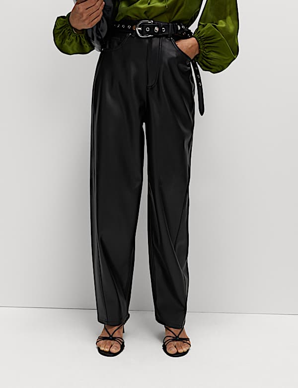 מכנסיים במראה עור ובגזרת גזר - IL