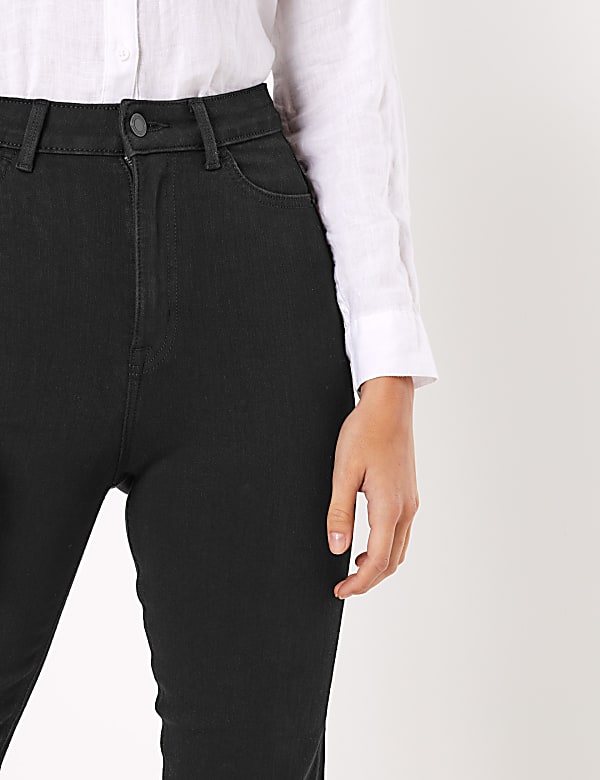 Magic Lift Straight Leg Jeans