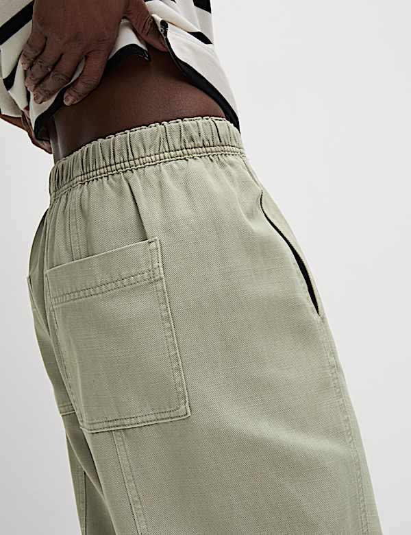 Pantalones pesqueros tapered te&ntilde;idos en prenda con cord&oacute;n ajustable - ES