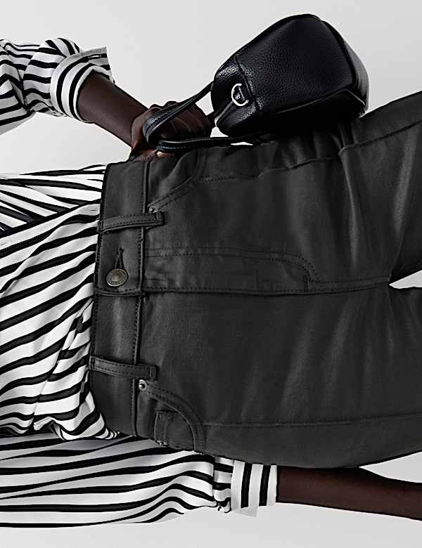 ג'ינס צמוד מתרחב בגימור מצופה עם קפלים - IL