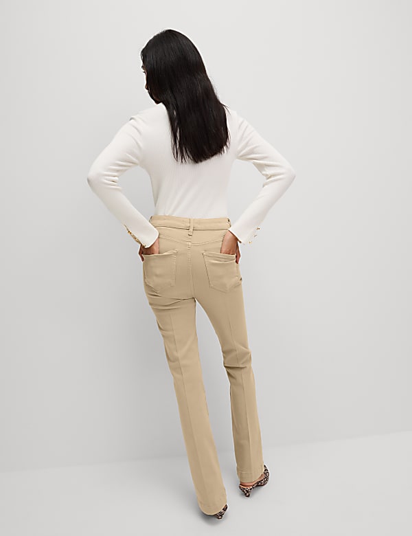 ג'ינס עם מותניים גבוהים, רגל צרה מתרחבת וקפל קדמי - IL