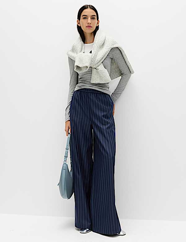 מכנסיים בגזרה רחבה ובדוגמת פסים דקים עם מותן אלסטי - IL