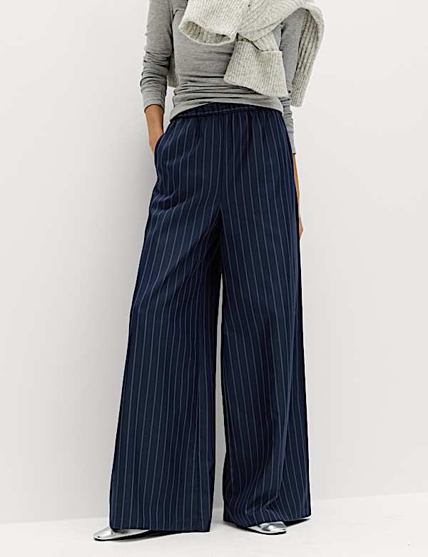 מכנסיים בגזרה רחבה ובדוגמת פסים דקים עם מותן אלסטי - IL