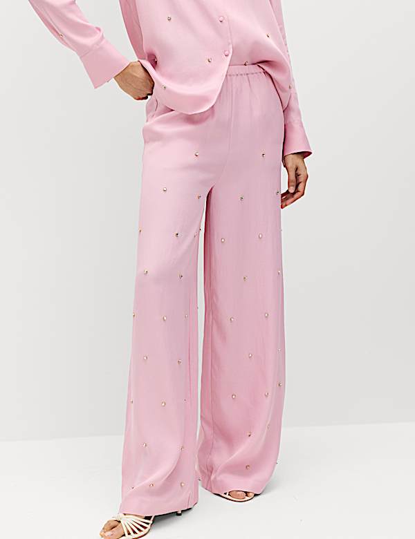 Ruimvallende, rechte broek van satijn met versiering - BE