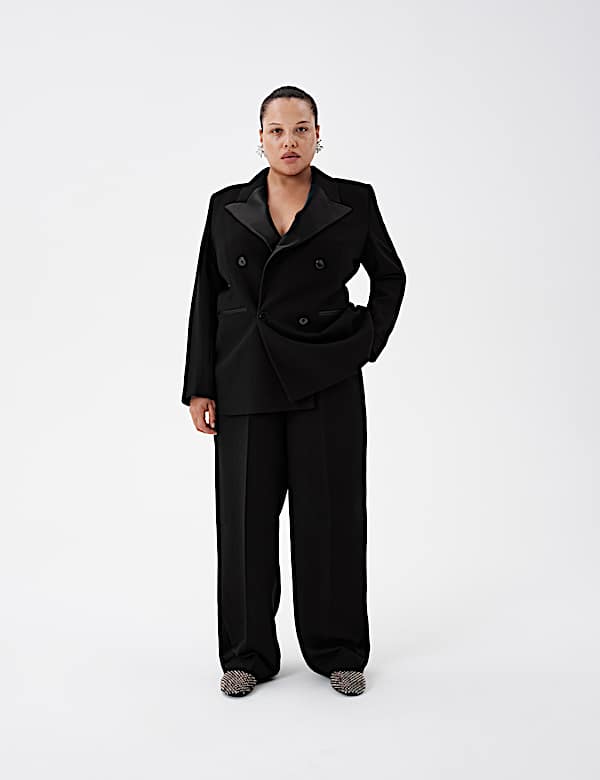 Taillierte Smoking-Jacke mit Spitzrevers - DE