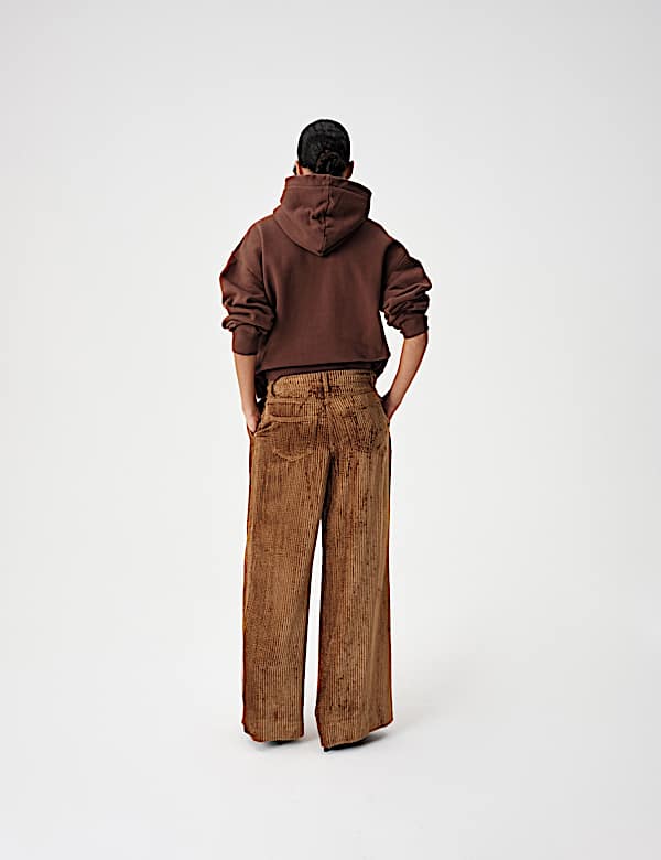 Bundfaltenhose aus Samtcord mit weitem Bein - DE