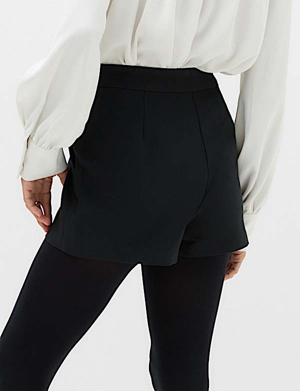 Tailored Mid Rise Cropped Shorts - UA
