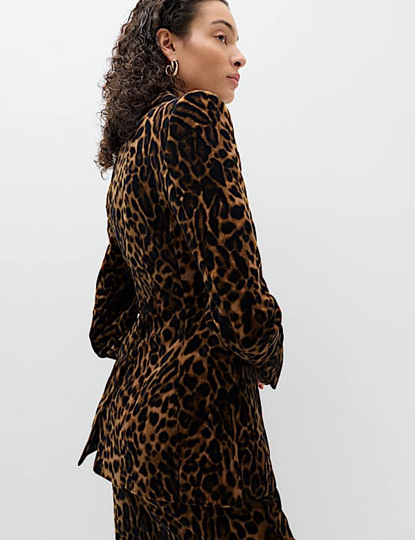 Blazer Pinggang Ketat Motif Macan Tutul Beludru - ID
