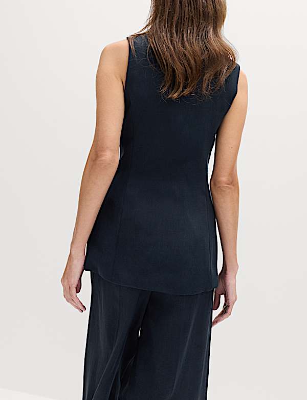 Vesta se zavazov&aacute;n&iacute;m vepředu s v&yacute;střihem do V a lnem - CZ