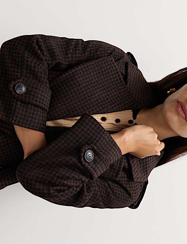 מעיל משבצות מחויט בגזרה ארוכה עם חגורה - IL