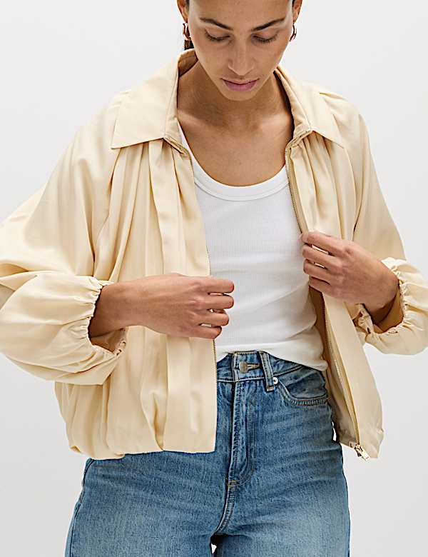 Bomberjacke aus reinem Lycocell mit Plisseedetail - AT