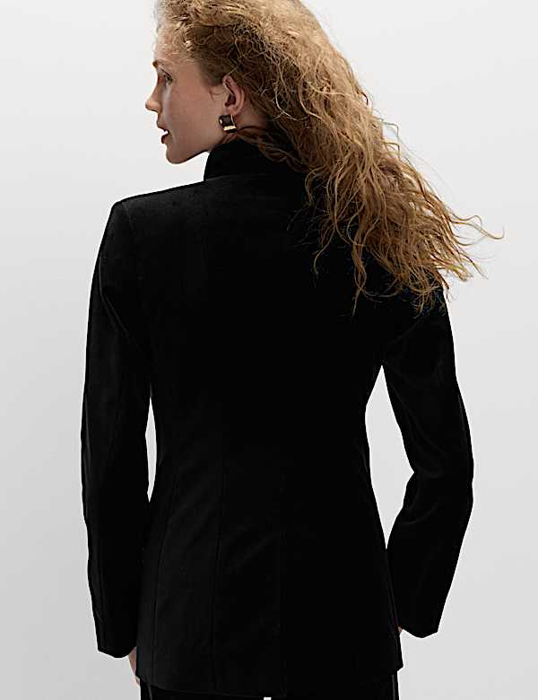 בלייזר מחויט ואסוף במותניים מבד קטיפה עשיר בכותנה - IL