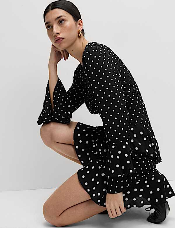 Robe patineuse coupe courte à pois et volants - FR