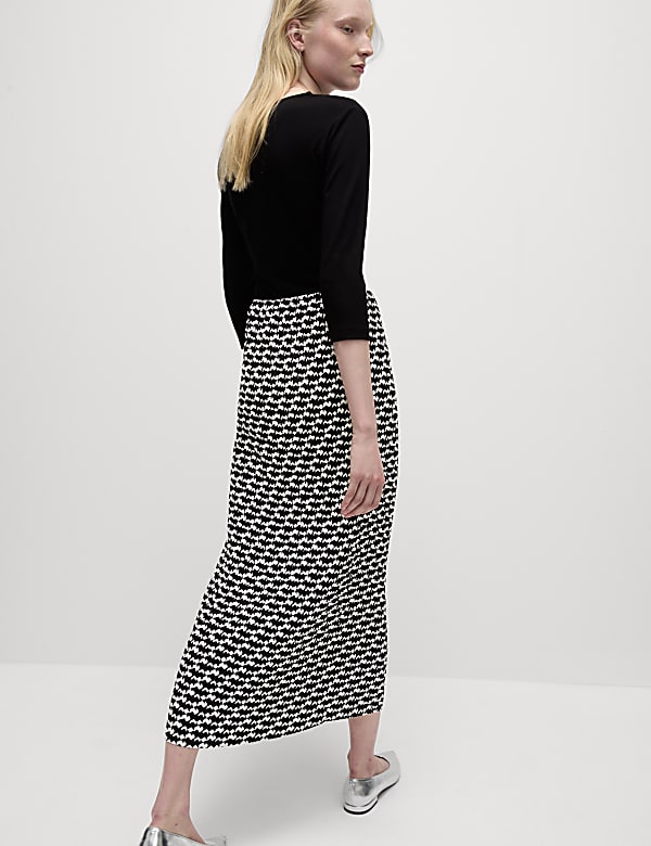 Plissierter Maxi-Schlupfrock mit Geometrischem Muster - DE