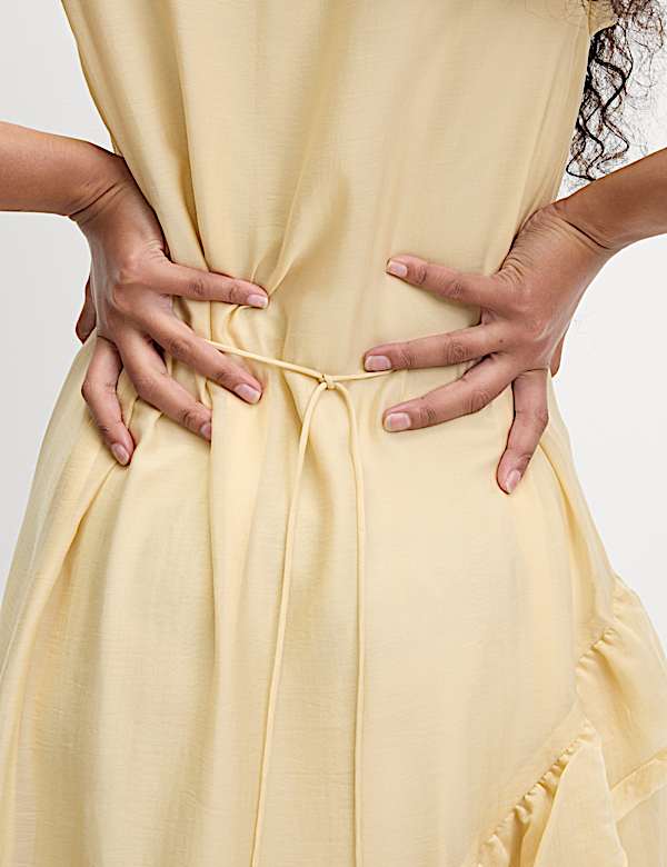 שמלת מידי בגזרה ישרה וצמודה מבד עשיר בסיב תאית עם קפלים - IL