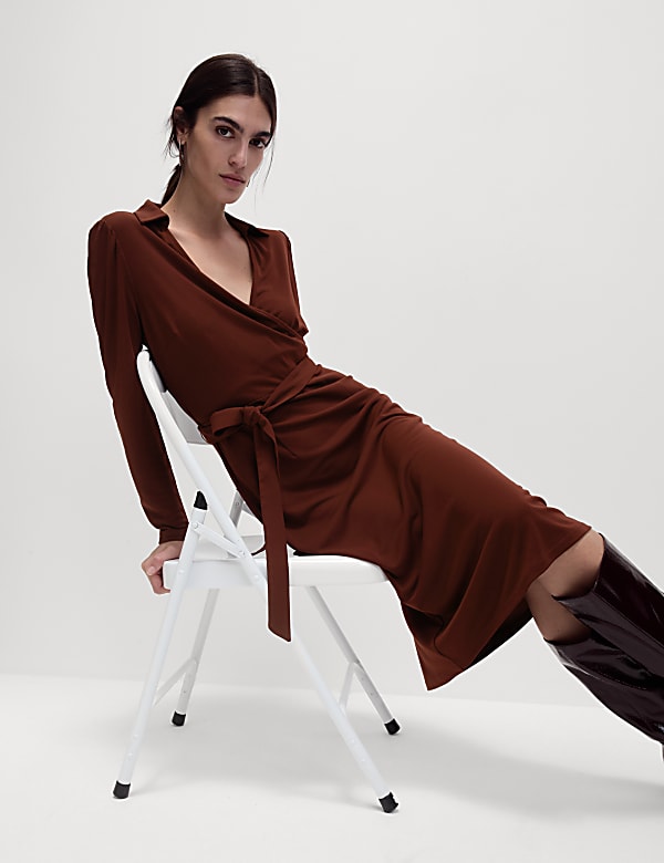 שמלת מעטפת באורך מידקסי בגזרה ישרה וצמודה מבד ג'רסי עם צווארון - IL