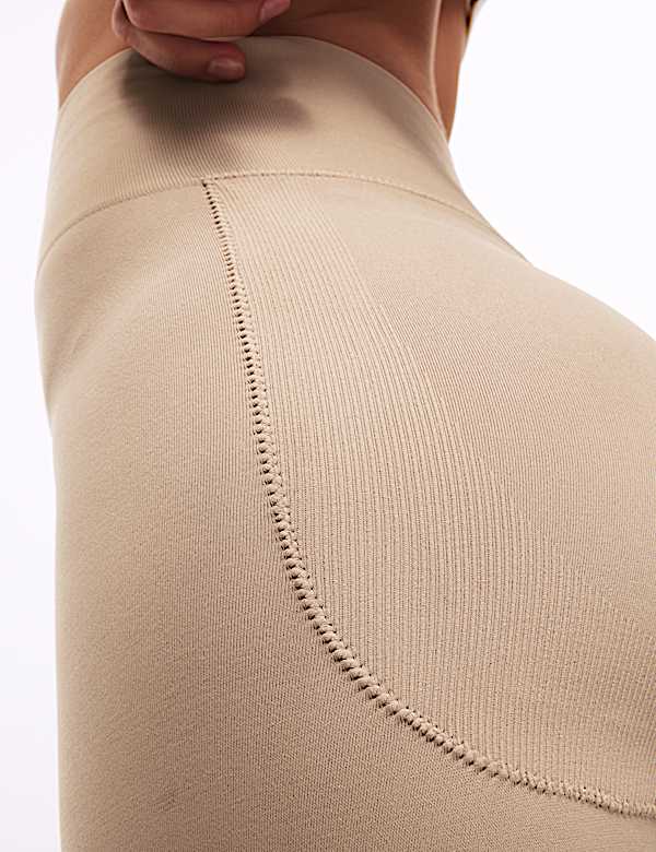 Cool Comfort™ Seamless Bum Boosting Shorts