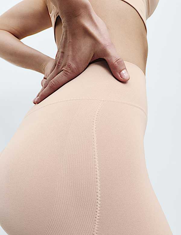 Cool Comfort&trade; Seamless Bum Boosting Shorts