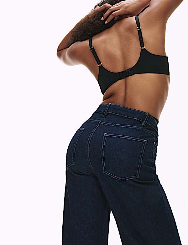 Cool Comfort™ Seamless Bum Boosting Shorts