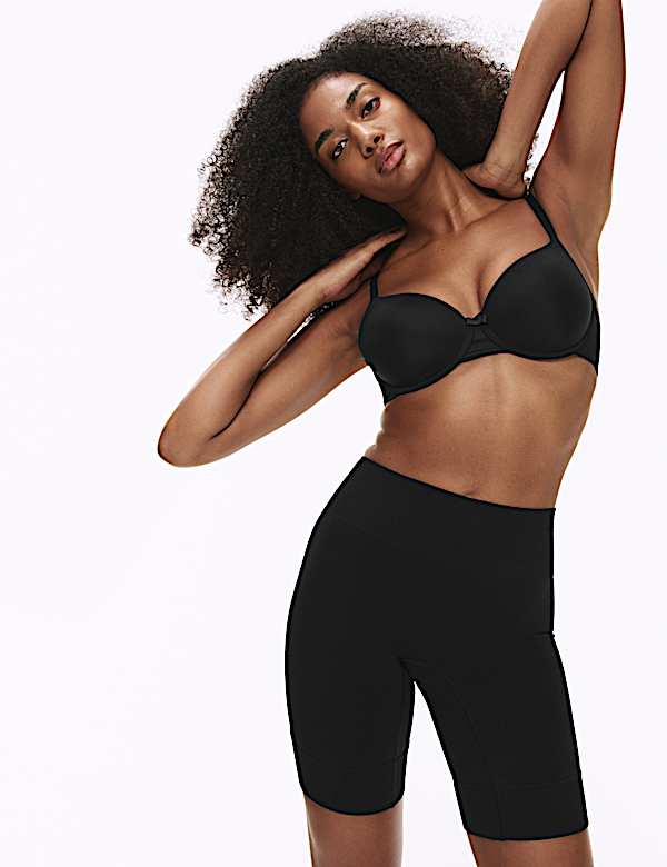 Cool Comfort™ Seamless Bum Boosting Shorts