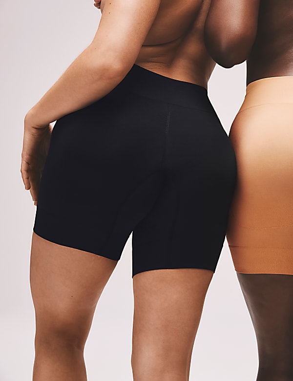Cool Comfort™ Seamless Bum Boosting Shorts