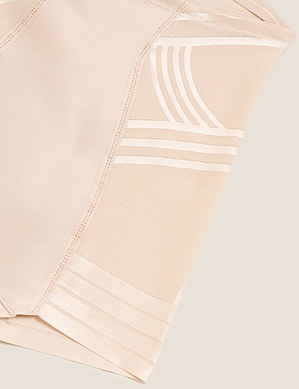 Firm Control Magicwear&trade; Geometric Low Leg Waist Cincher
